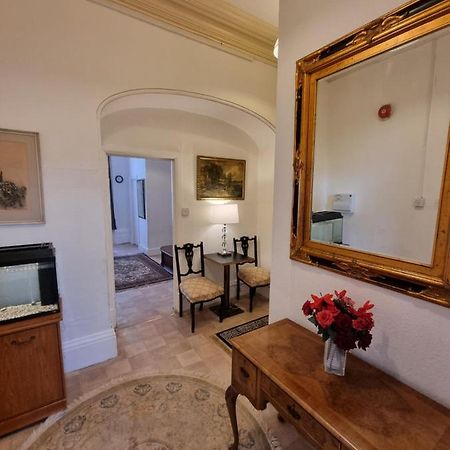 Large Flat Next To Port, Cliffs, Beach With Parking Douvres Extérieur photo